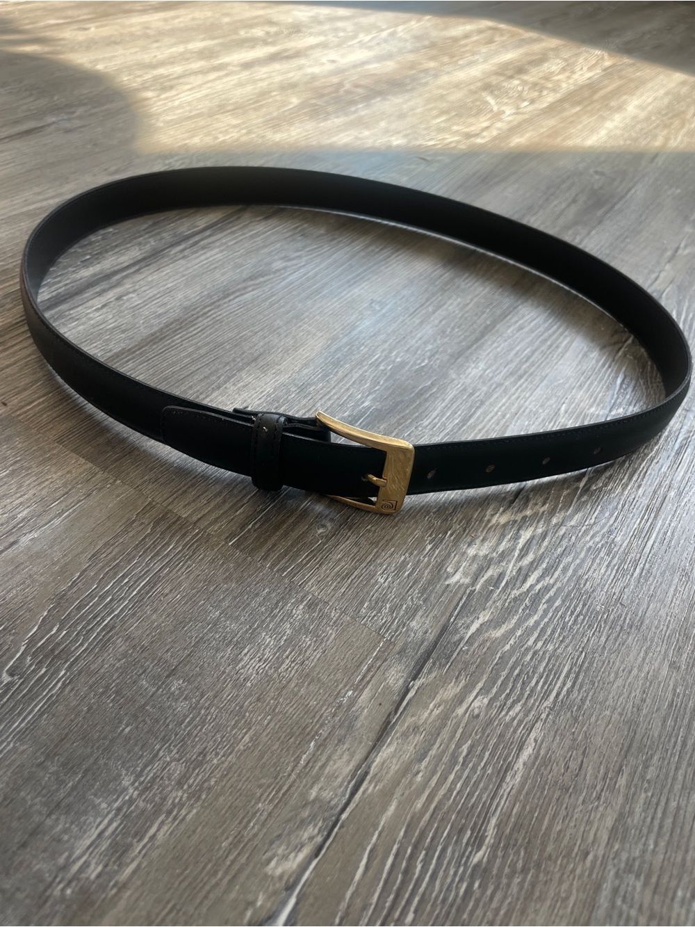Men’s Black Simple Belt with Gold Buckle Size 34 - Picture 2 of 7